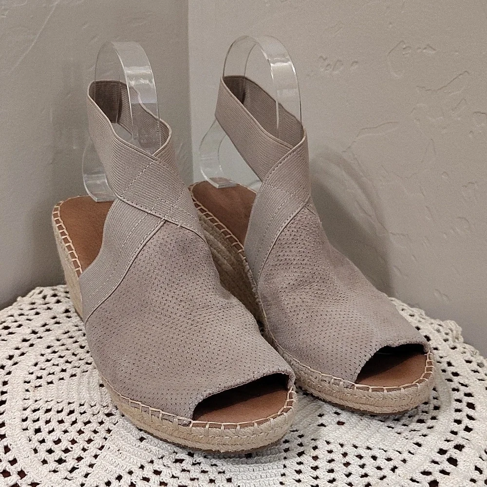Gentle Souls Kenneth Cole Colleen Wedge Sandals Tan Neutral Sz 7 Minimalist